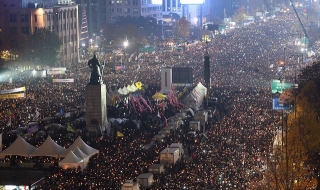 Половин милион протестираха срещу президента на Южна Корея (снимки)