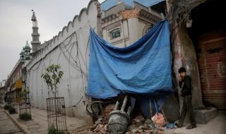 Броят на загиналите в Непал може да стигне 10 000