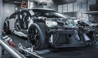 Изкуство на колела: какво се крие под панелите на Bugatti Centodieci?