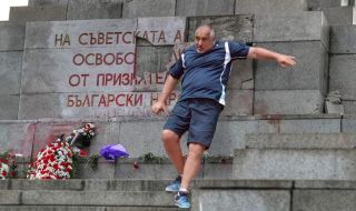 Преди да бута МОЧА, Борисов да каже къде държи медала за „Пазител на паметника“