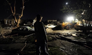 Най-малко 12 загинали при торнада в САЩ