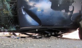 Челен удар между два автомобила в Търновско, има пострадали 