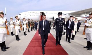 Байдън и Макрон обсъдиха визитата на френския президент в Китай