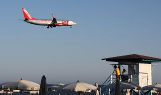 Кипър възобновява всички полети