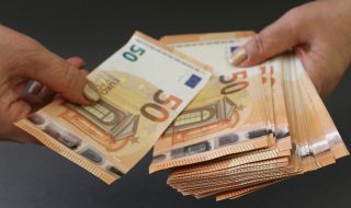 Банкомати са заредени с фалшиви банкноти евро