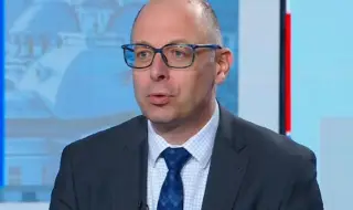 Йордан Божилов: Русия атакува с мотори и бъгита