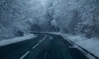 Първият сняг блокира "Петрохан"