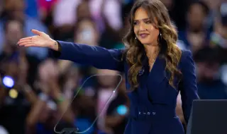 Джесика Алба и Дани Рамирес вече са официални гаджета и в социалните мрежи