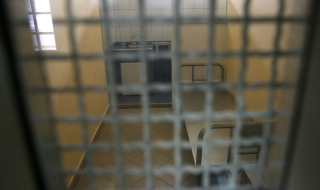 Полицай правил секс в ареста със задържана за кражба жена