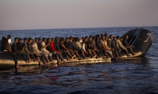 Хиляди имигранти спасени в Средиземно море