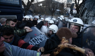 И журналистите се включиха в протестите в Гърция