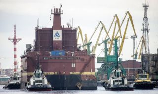 Презареждат руската плаваща атомна централа, процесът бил „абсолютно безопасен“