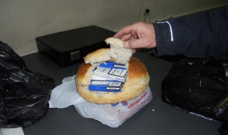 Българка с гръцки цигари в турски хляб