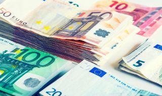 Еврото поевтиня до най-ниското ниво от април 2017