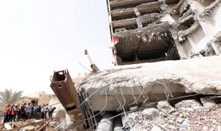 Иран: Загиналите при срутването на сградата станаха 34