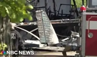 Small plane crashes into Ohio home, two bodies found VIDEO 