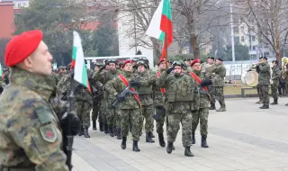 Български военен контингент бе изпратен тържествено за участие в Стабилизиращите сили на НАТО в Косово