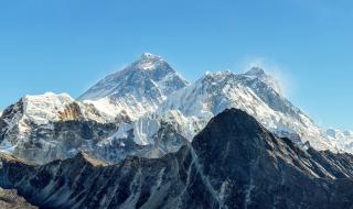 Каква е "истината" за летящото над Еверест НЛО (ВИДЕО)