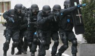 Барети превзеха посолството на Либия