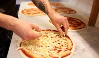 Световен рекорд: Мениджър на Domino’s покори титлата за най-бързо приготвяне на пица