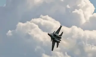 Over the Black Sea! Ukrainian army shot down a Russian Su-30 fighter 