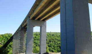 Продължава ремонтът на моста над река Бели Лом при с. Писанец