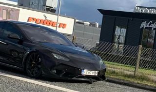 Tesla с предница на Lamborghini изглежда изненадващо добре