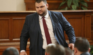 Решават за депутатския мандат на Пеевски