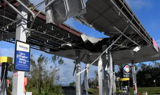 Hurricane Isaias leaves four dead and 700,000 without power