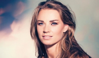 Красивата Мазе обра лайковете във Фейсбук