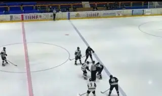 БГ хокей – рефер удари играч в лицето