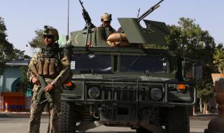 Талибаните убиха десетки войници и превзеха база