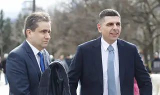 Ивайло Мирчев и Божидар Божанов запечатаха кабинета на Сарафов