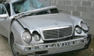 Деца откраднаха автомобил в Благоевградско, разбиха го в къща
