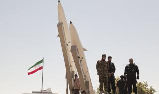 Иран заплаши американските самолетоносачи и бази