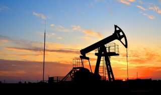 Пет причини защо цената на петрола може да стигне 100 долара