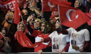 Удължиха извънредното положение в Турция