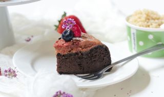 Рецепта на деня: Безглутенова торта с малини и шоколад