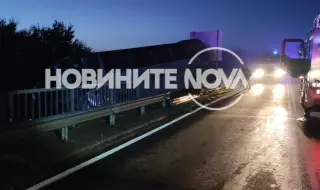 Автобус с миньори надвисна над дере след удар с тир край Симеоновград