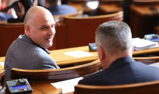 Оферта от  €1 млн., за да се разцепи парламентарната група на Слави Трифонов