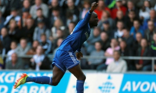 И Демба Ба нападна Моуриньо