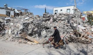 Над 100 млн. тона отломки трябва да бъдат разчистени от зоните на земетресенията в Турция