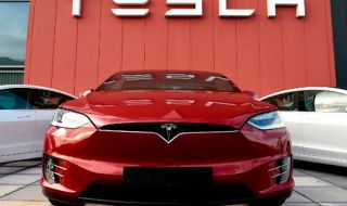 Идва ли краят на електромобилите Tesla: Акциите на компанията паднаха с 50%