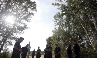 Унгария започна да строи оградата по границата със Сърбия
