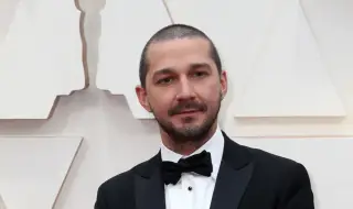 Шая Лабъф разцелува тайнствена жена в бар след ареста и раздялата с Миа Гот (ВИДЕО)