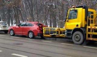 Куриозна катастрофа със скъп червен джип в София
