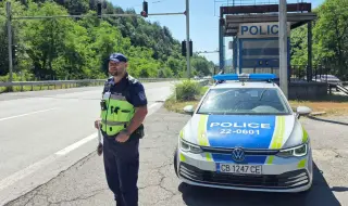 Полицаи от РУ-Костенец транспортираха онкоболна жена до болница в София СНИМКИ