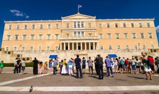 В Гърция връщат по 8000 евро на пенсионерите