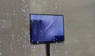 Samsung изненадващо показа първия си тройносгъваем смартфон