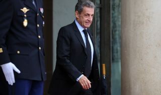 Искат присъда за Саркози